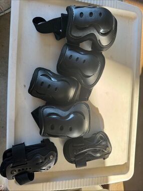 DBX Knee, Elbow and Wrist Pads Set